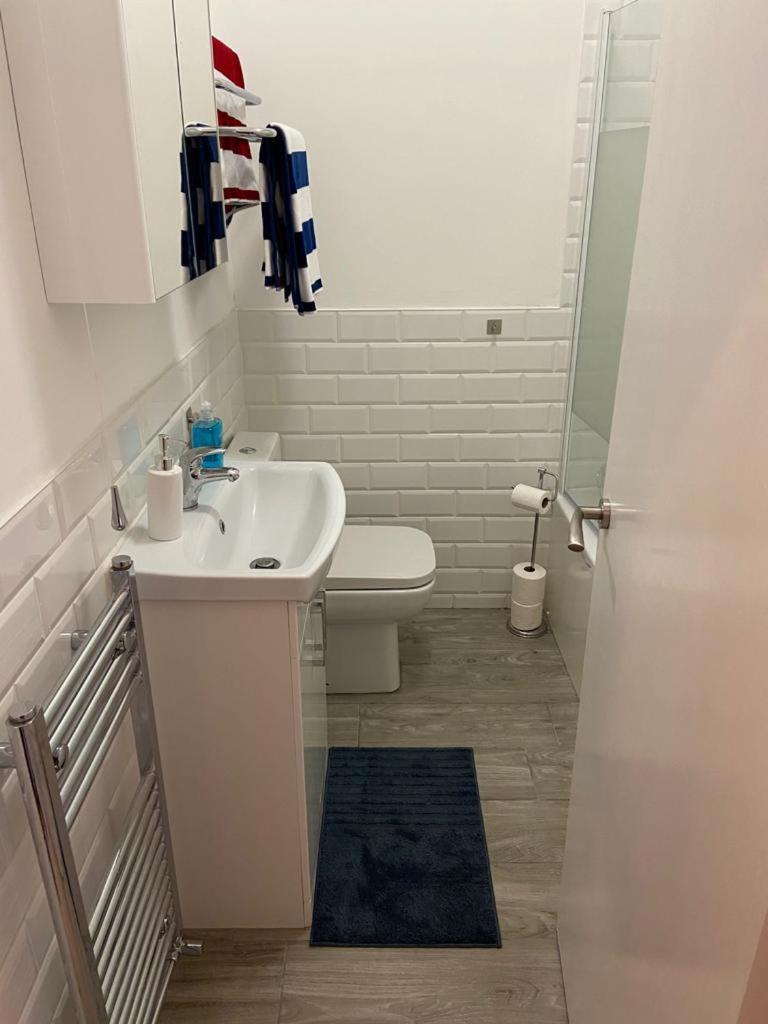 Centrally Located, Comfortable Apartment Near Station, Beach And North Laines Hove Pokoj fotografie