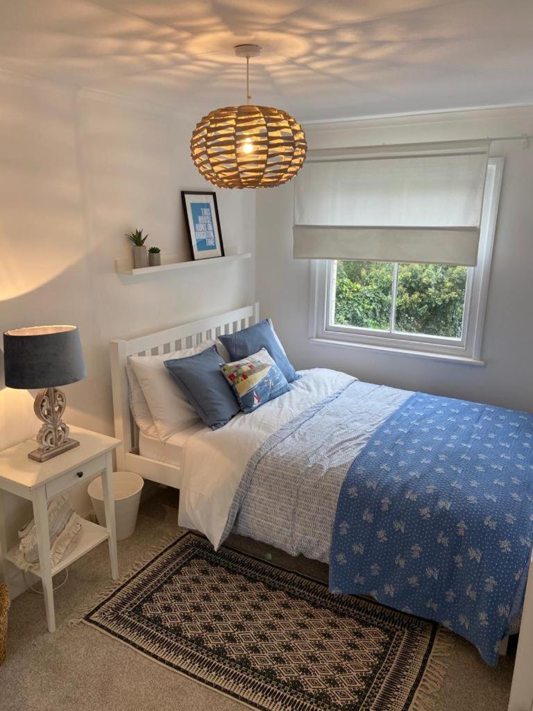 Centrally Located, Comfortable Apartment Near Station, Beach And North Laines Hove Pokoj fotografie